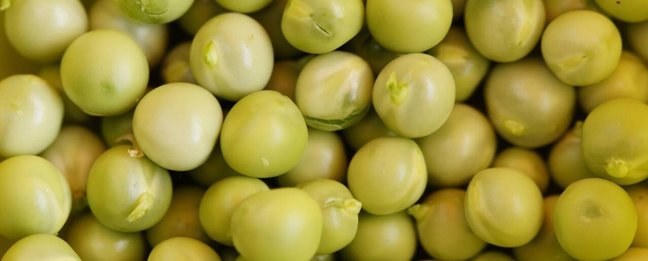 kacang hijau dalam topeng muka yang meremajakan